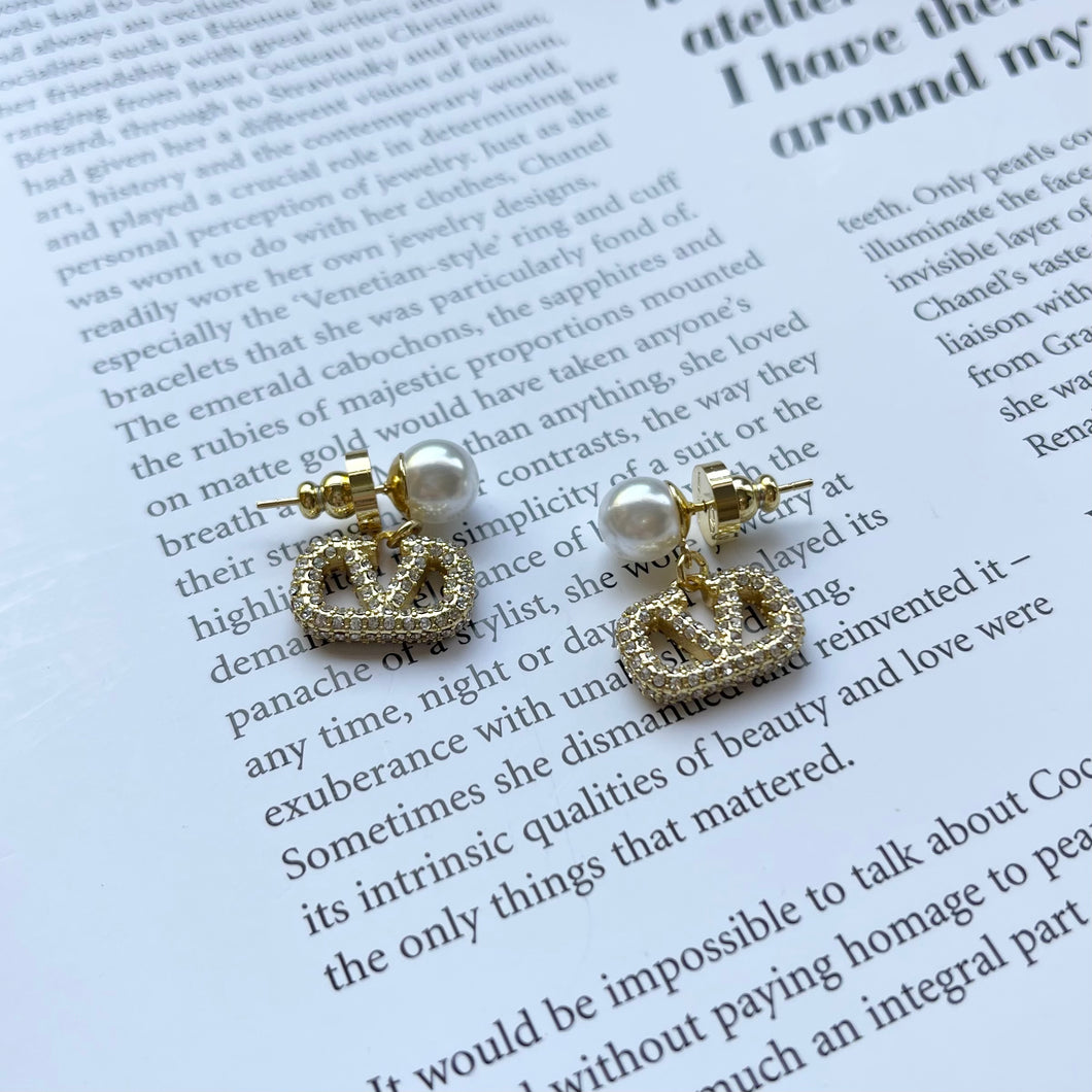 Gold Valentin Pearl Studs