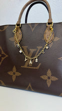 Load image into Gallery viewer, Oval Link Bag Charm Keychain
