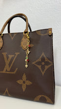 Load image into Gallery viewer, Roll Link Bag Charm Keychain
