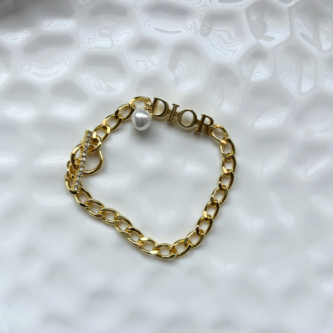 CD Pearl Chunky Chain Bracelet