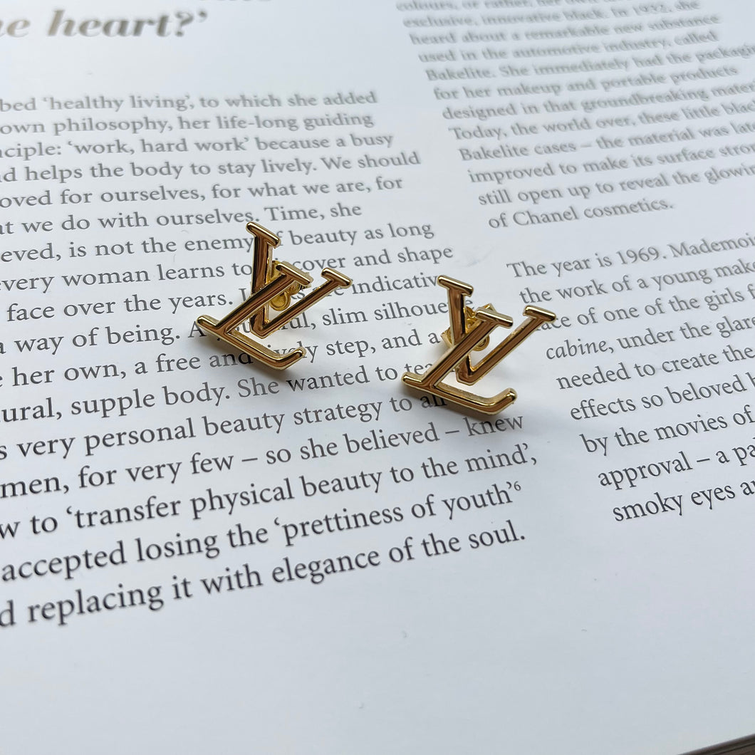 Simple LV Studs