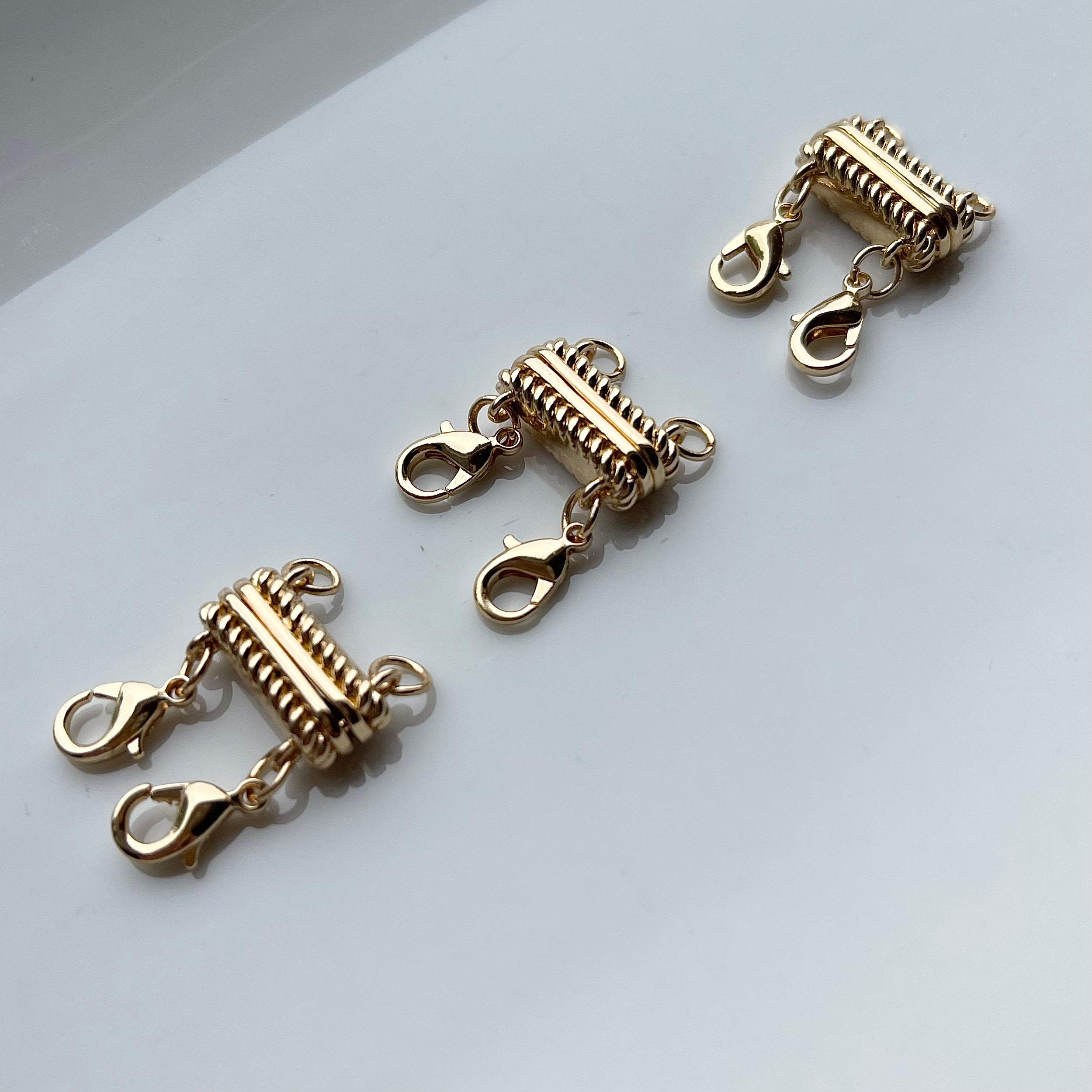 Magnetic Layering Clasp